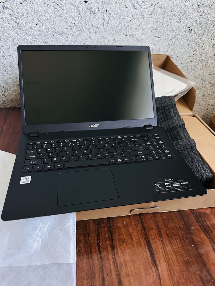 Acer core i3 yangi turibdi srochni sotiladi