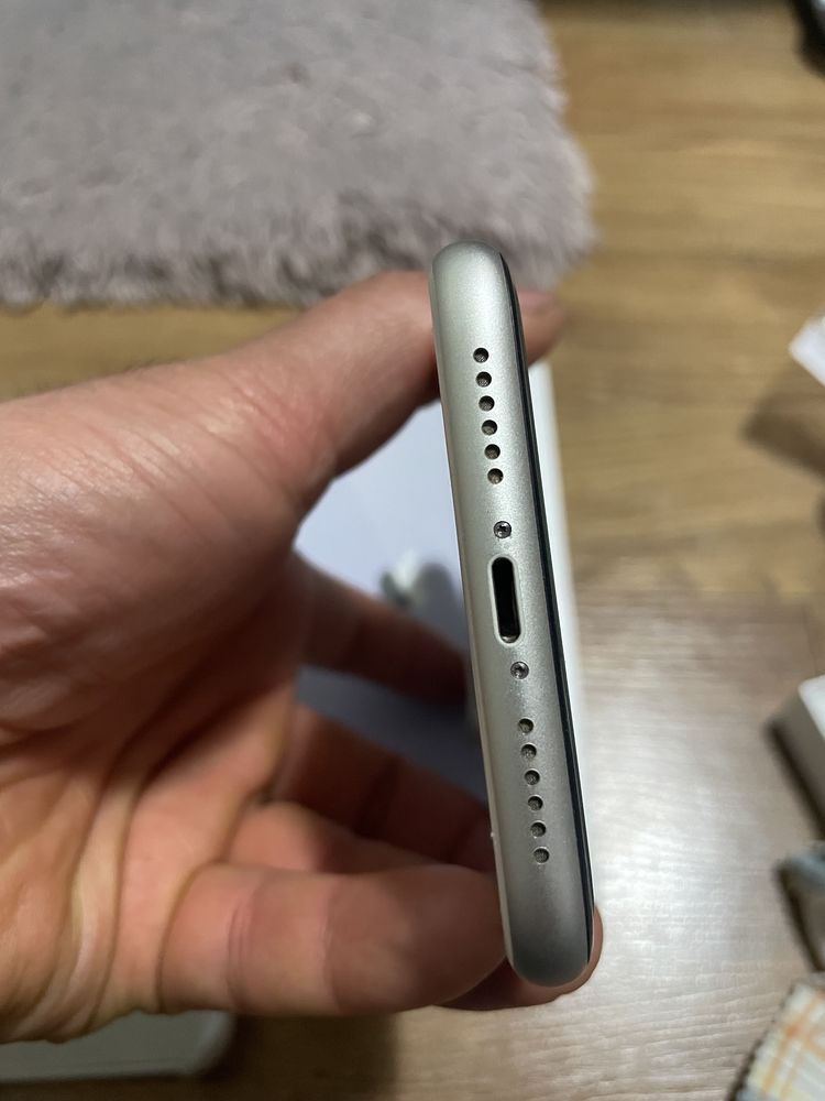 Iphone 11 srochna sotiladi