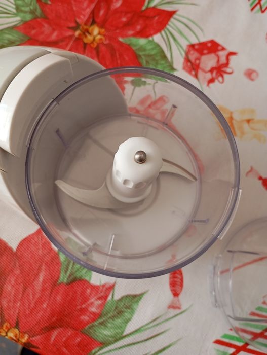 Vând choper marca Kenwood ,nou nefolosit,adus recent din UK.