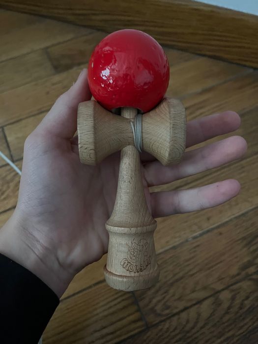 Vând Kendama monster
