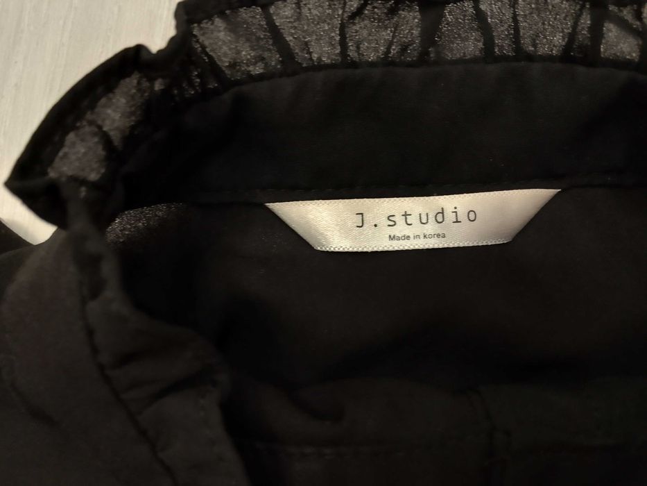 Черная блузка с рукавами колокольчиками рахмет S