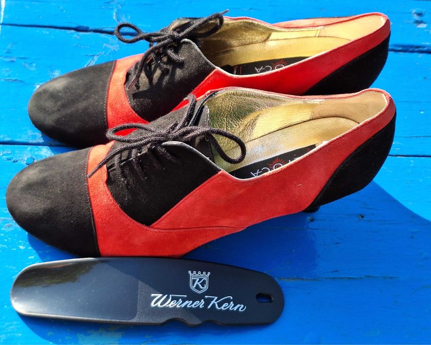 Vand o pereche de pantofi Nueva Epoca de la Werner Kern