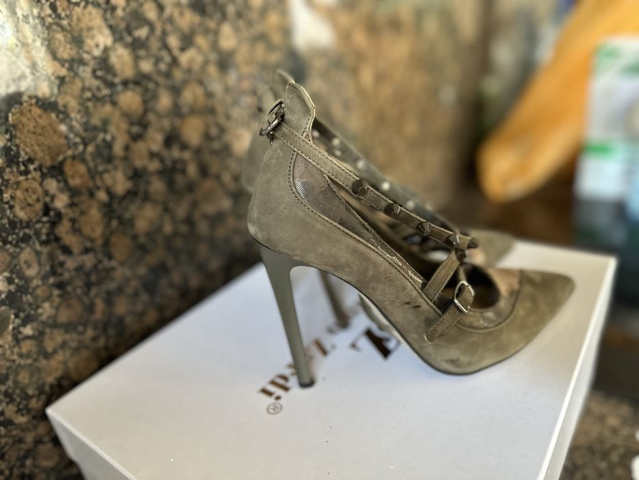 Дамски обувки Carinii