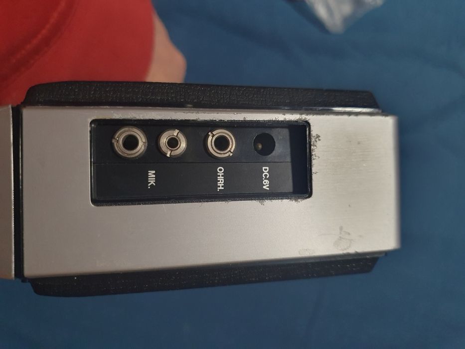 Vând  walkmane  poppy și intersound