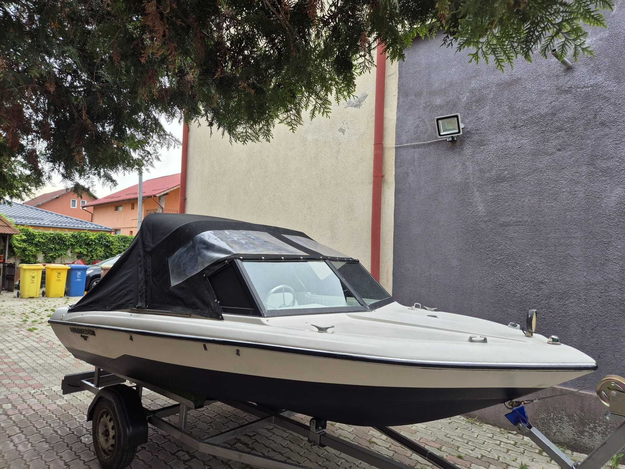 Barca Glastron cu motor Yamaha 40-60 cp 4 timpi injectie si peridoc