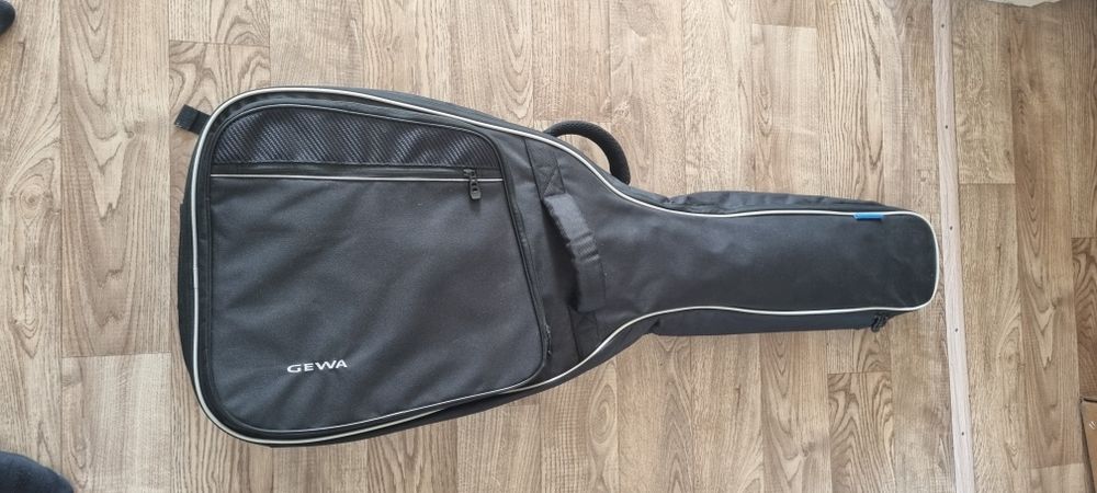 продается фирменный чехол для гитары GEWA