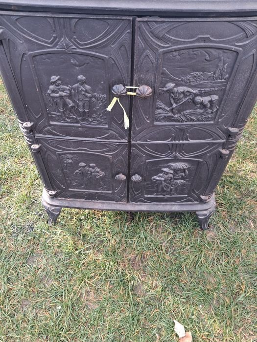 Soba din fonta,cu desene antice