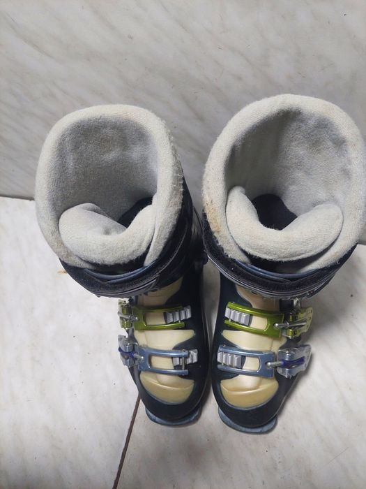 Clapari ski schi Salomon mondo 24 corespunde mărimii 37