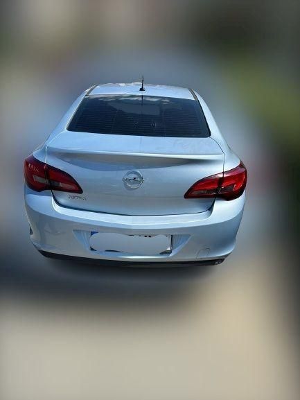 Dezmembrez Opel Astra J Facelift