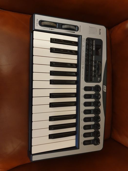 Clapa ESI NEON 25 Key USB AUDIO/MIDI controller