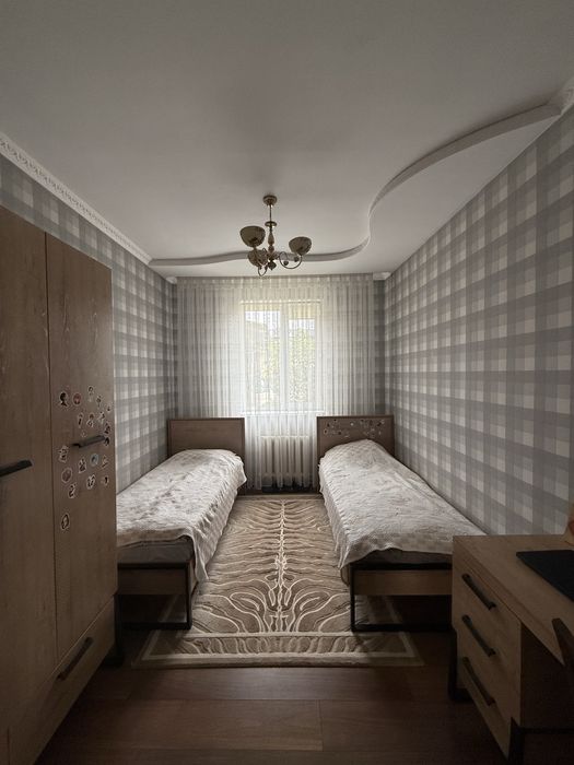 Продается дом в элитном районе , вдоль трассы