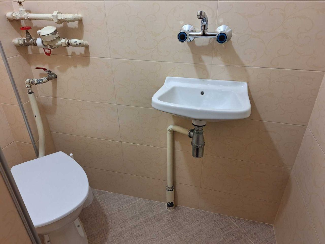 Дава се под наем Тристаен апартамент в Габрово, Център - 82 кв.м за 357 € - Снимка #7