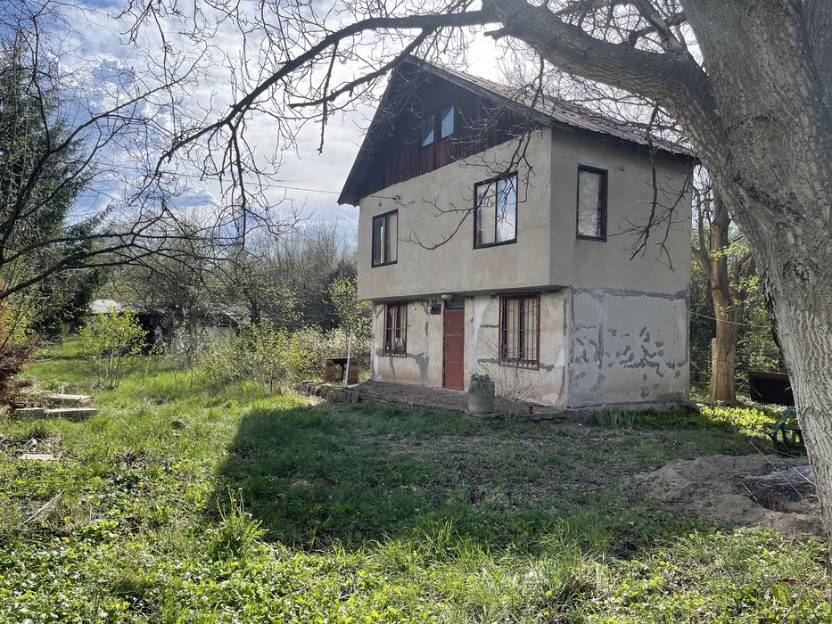 Къща с дворно място 980 кв.м. в с.Друган, община Радомир