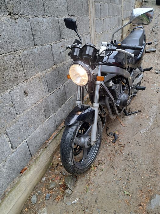 Vând motocicleta De 500cm