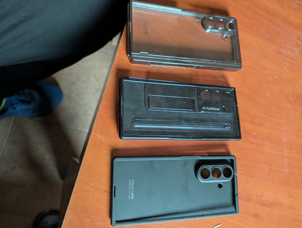 Продавам 4 калъфа за Самсунг Фолд 7