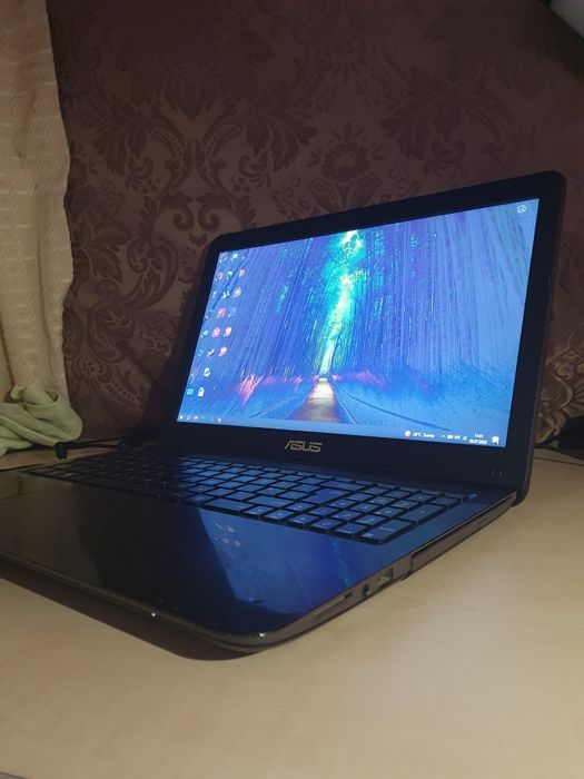 Laptop ASUS X556U – i7, SSD 480GB, baterie nouă