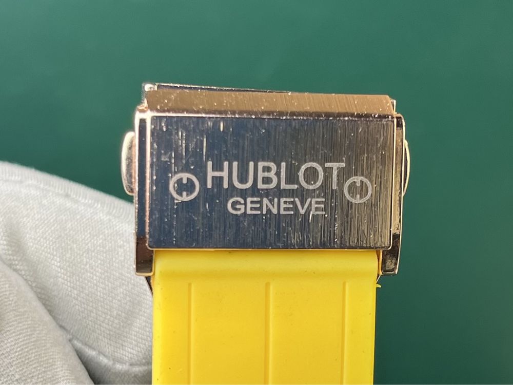 Часовник Hublot в жълто