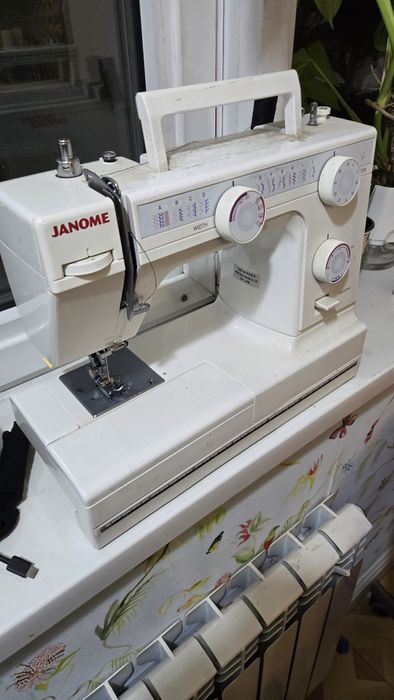 Продам обмен машинка Janome