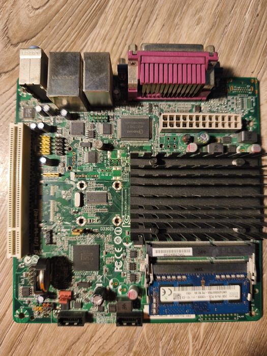 Материнская плата Intel D2500HN