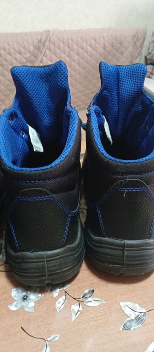 Продам ботинки для работы