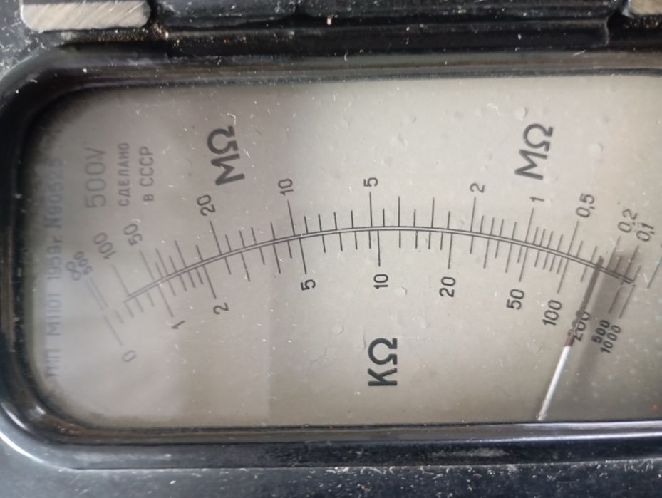 Мегаомметър М1101, произведен през 1959 г. в СССР.