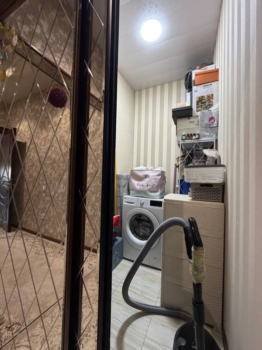 Продаётся 3-комнатная квартира с хорошей локацией.