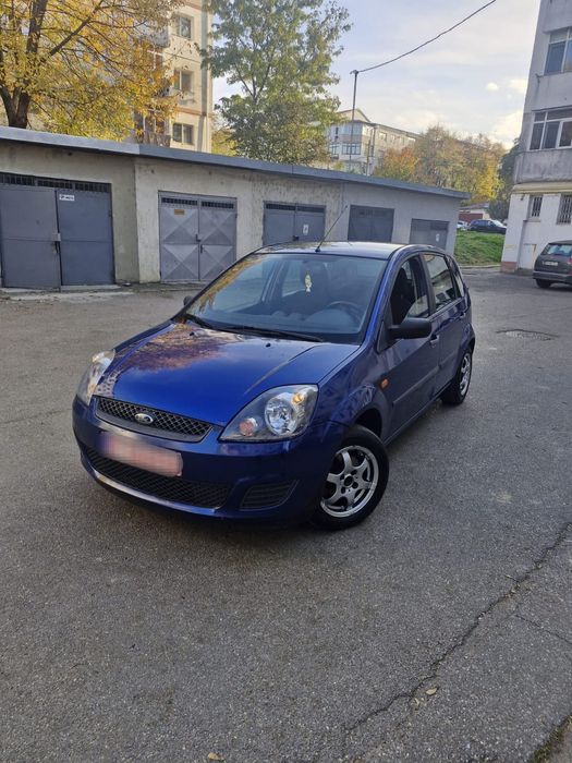 Vând sau schimb Ford fiesta