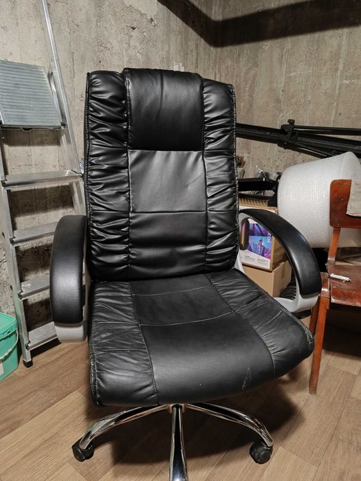 Офис  стол черен