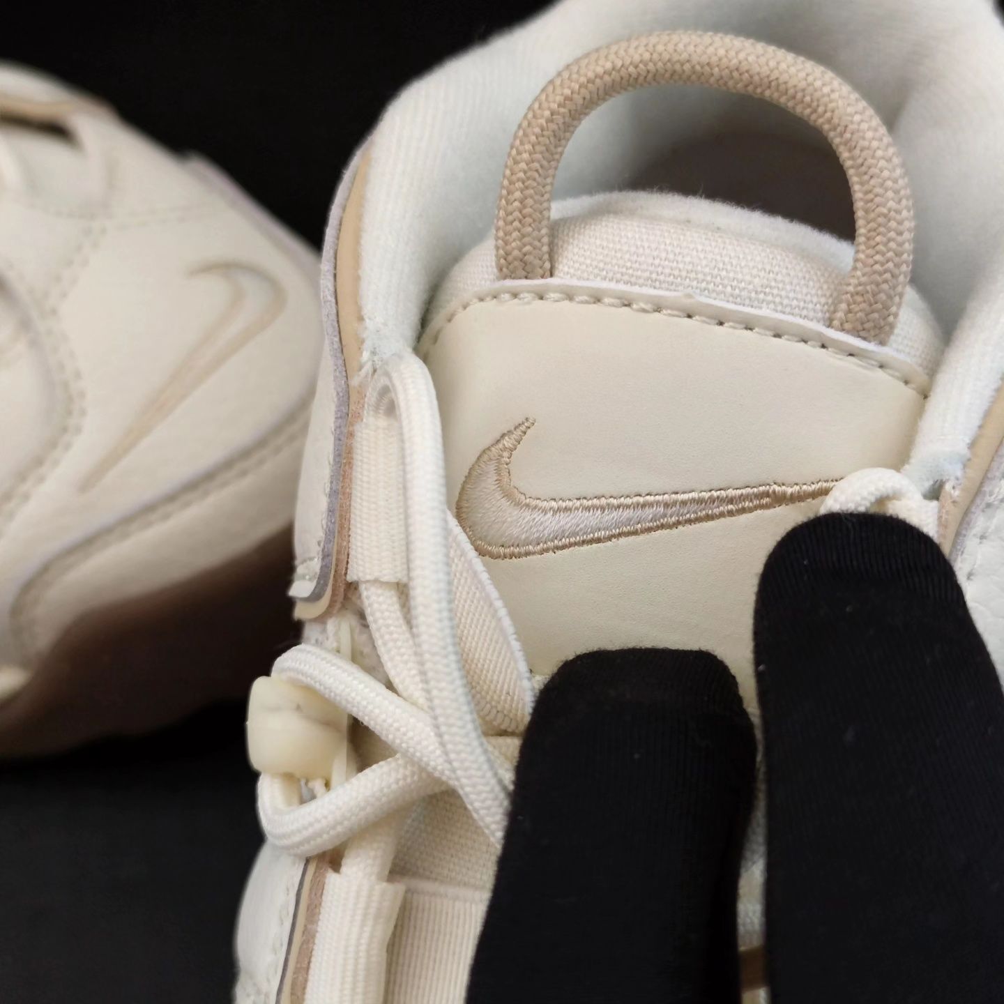 Нови Оригинални Обувки Nike Uptempo Coconut Milk Размер 38.5 36.5