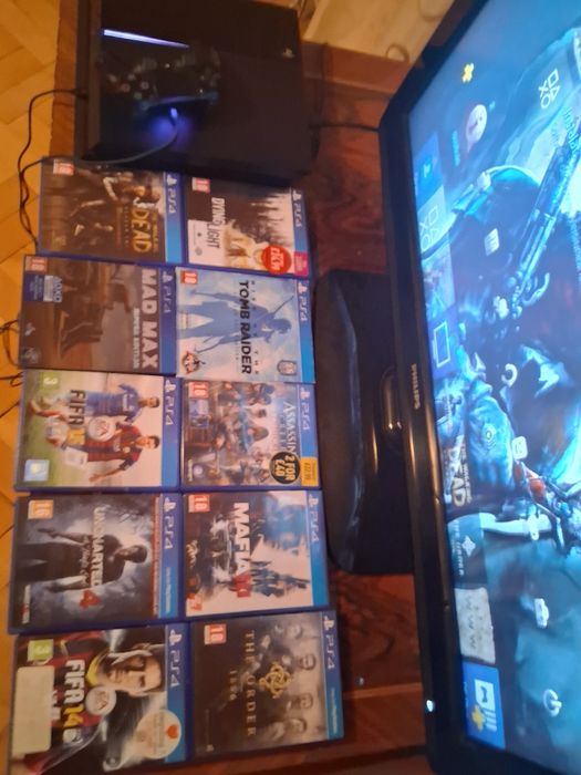 Vand Sony PS 4, 500GB, plus 10 jocuri extra, in stare impecabila.