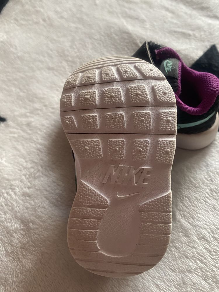 Vand adidasi Nike original marimea 18,5