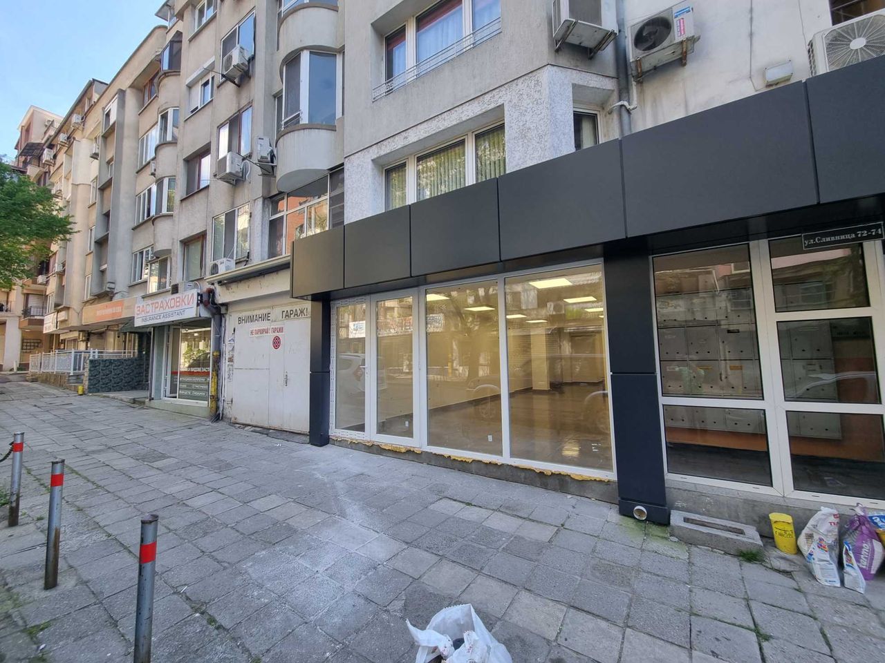 Дава се под наем Магазин в Бургас, Славейков - 122 кв.м за 663 € - Снимка #1