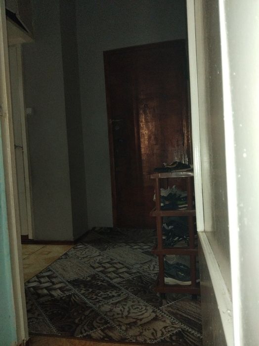 Uchtepa 25 kvartal 1/5/5   2/6 balkon  srochna narxda sotiladi