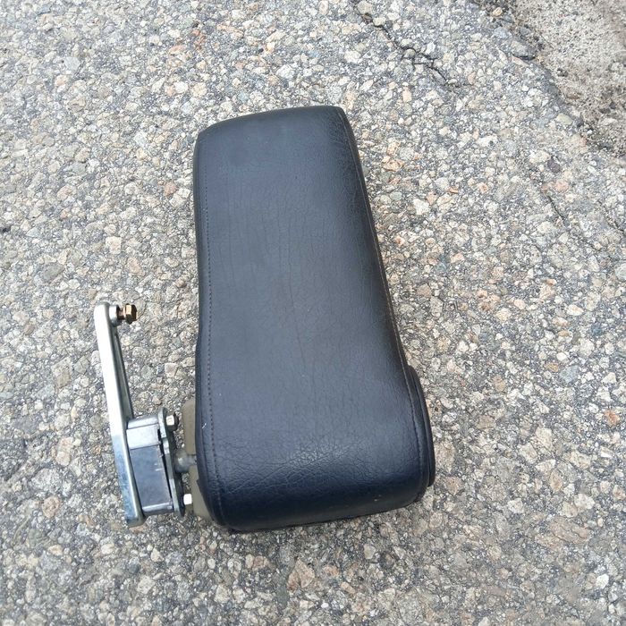 Продавам подлакътник за Мерцедес w124