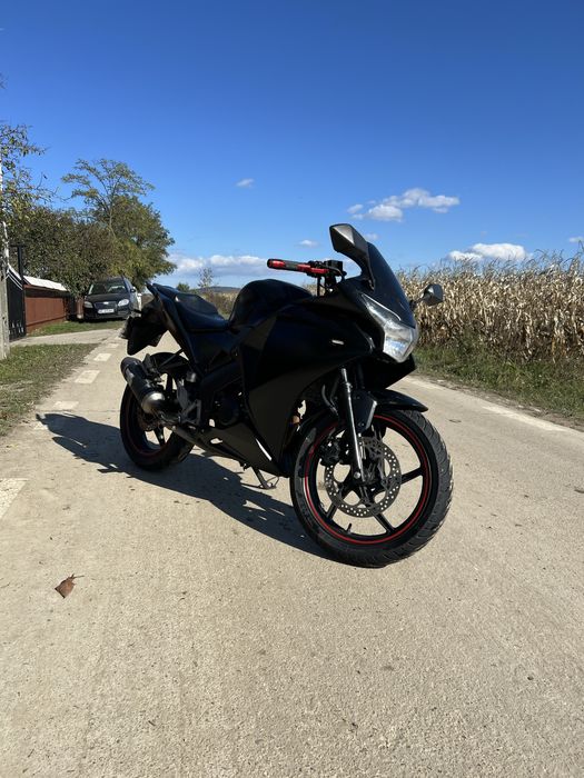 Honda cbr 125r 2011