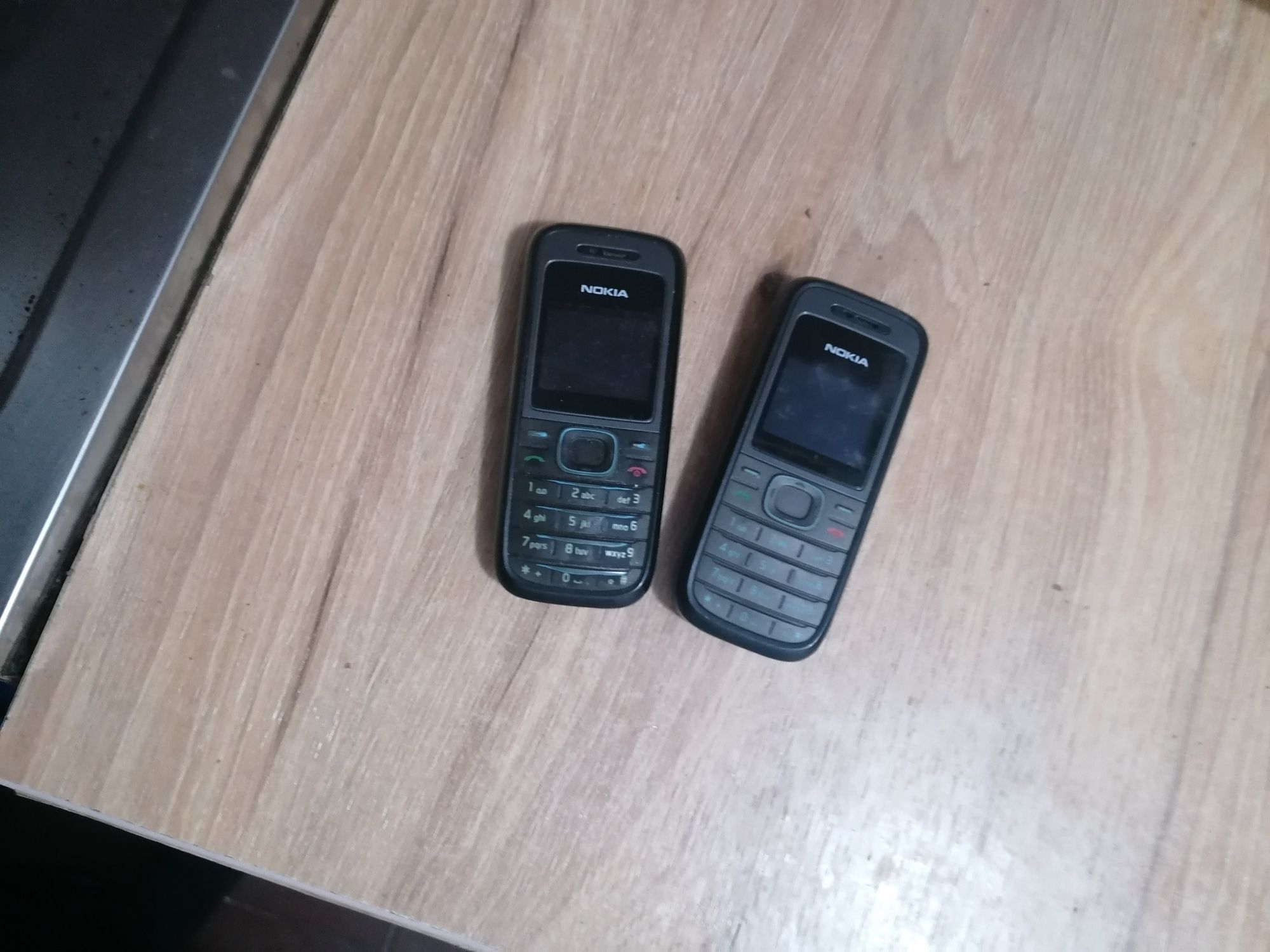 Vând Nokia 1208 libere de rețea trimit și prin curier sau posta