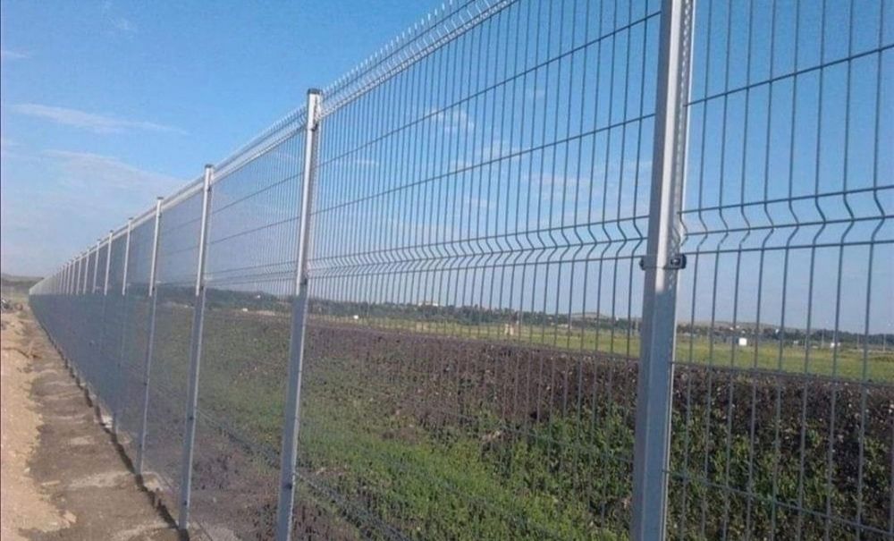 Garduri din plasa bordurata tabla cutată