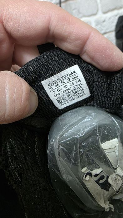 Оригинальные кроссы Adidas