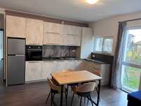 Inchiriez apartament cu 3  camere, bloc nou, zona Cornisa