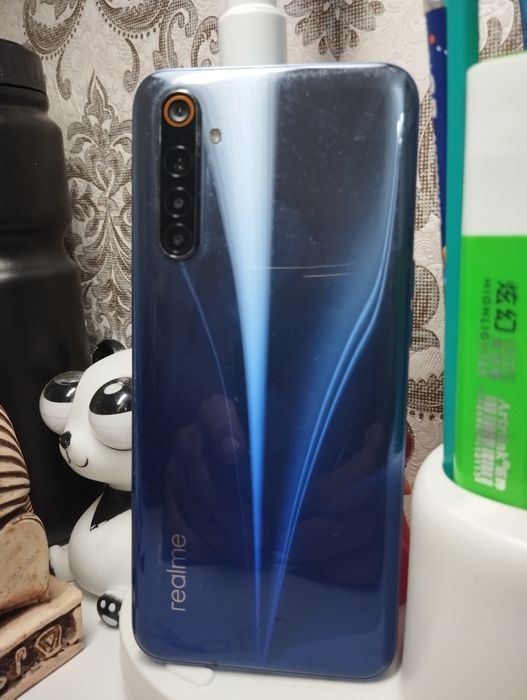 Продам смартфон Realme 6