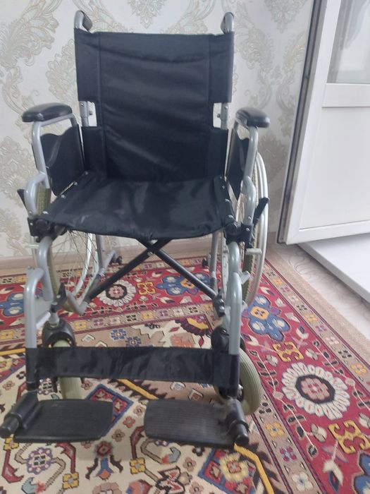 Продам инвалидную коляску