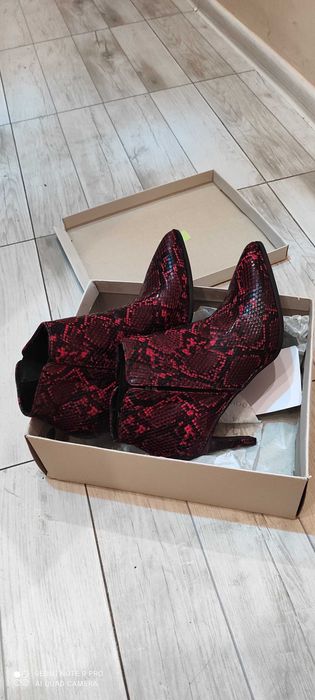 Чисто нови обувки!