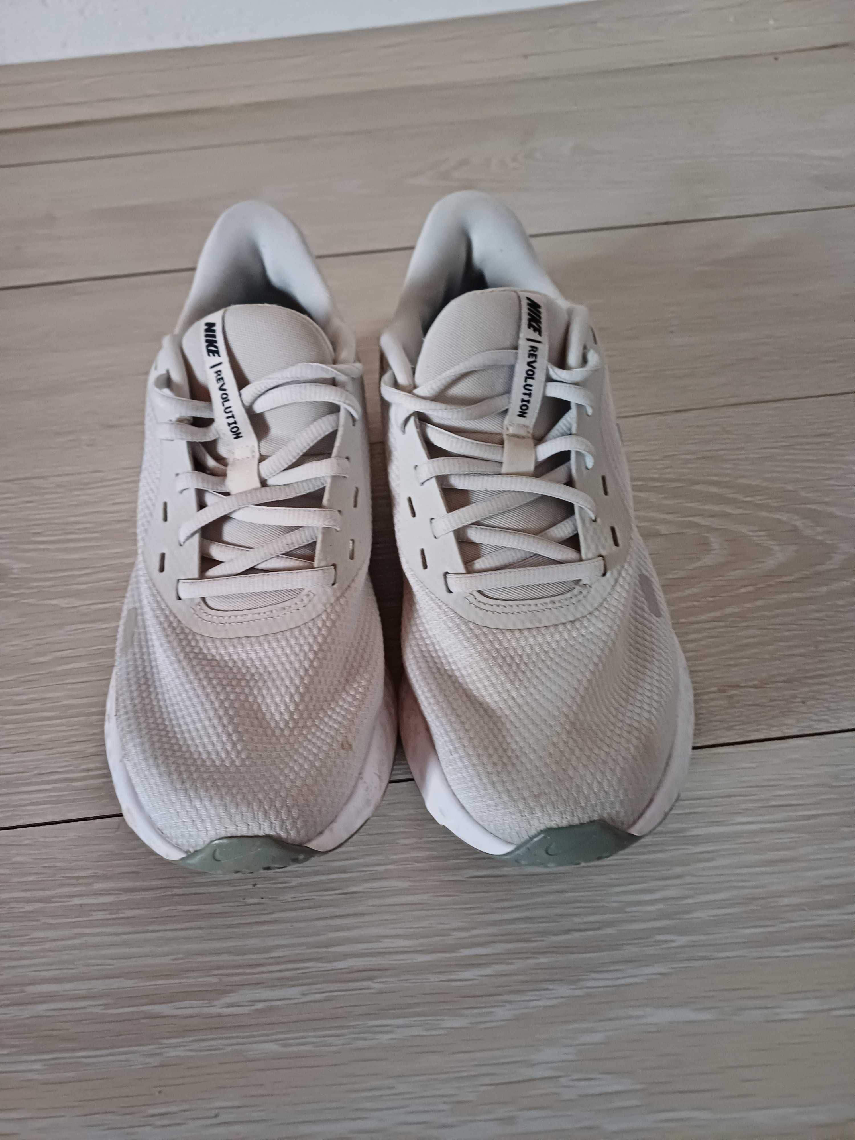 Nike Обувки REVOLUTION 5