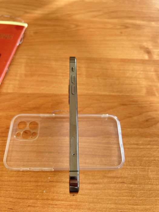 Iphone 12pro karobkasi bor