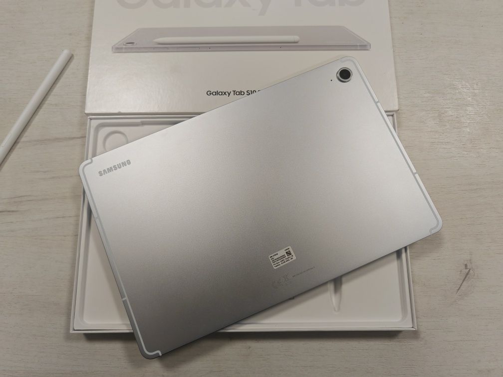 Като нов Samsung Galaxy Tab S10 FE 5G 8GB RAM 128 GB Гаранция