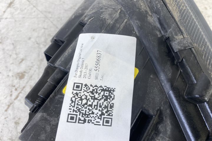 Фар Дясно Оригинален Лед Повреден Шкода / Skoda Octavia 3 Десен оригин