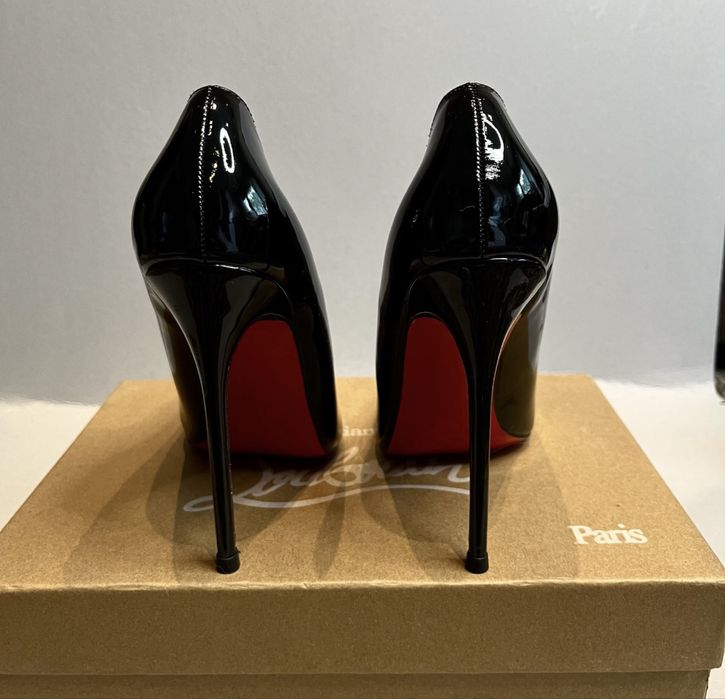 Louboutin дамски токчета.