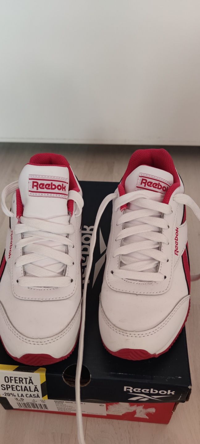 Adidași Reebok Royale.