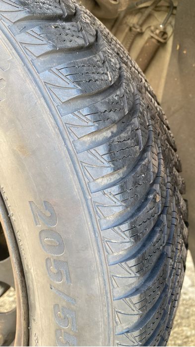 Vand 2 anvelope de iarna 205/55/r16