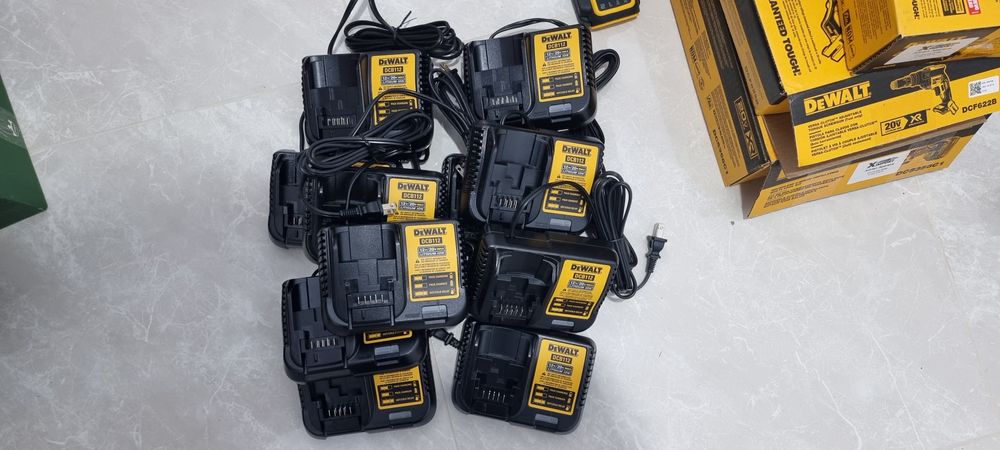 Incarcator dewalt dcb112 import USA